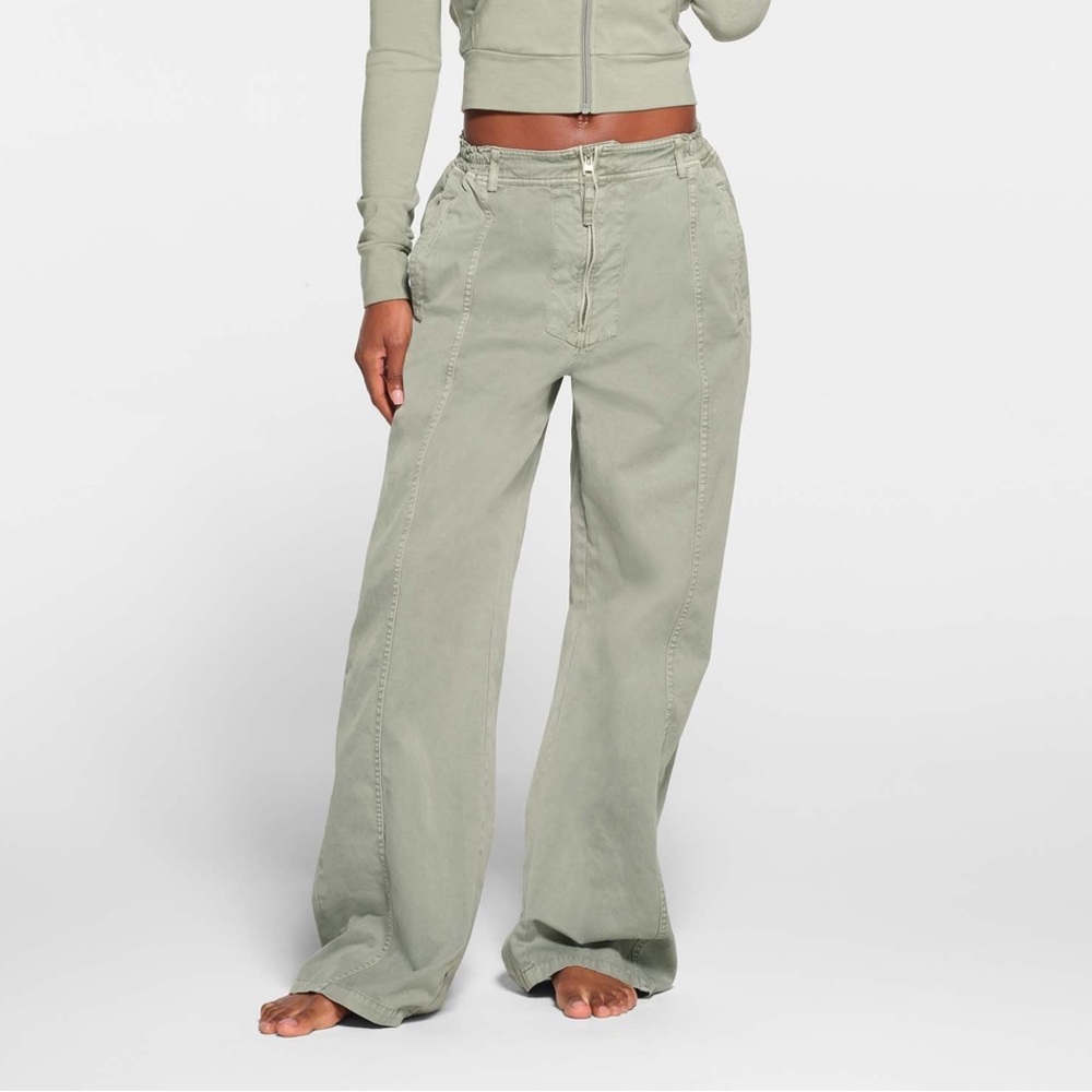 SKIMS Outdoors Woven Pant in Mineral. Size XXS.